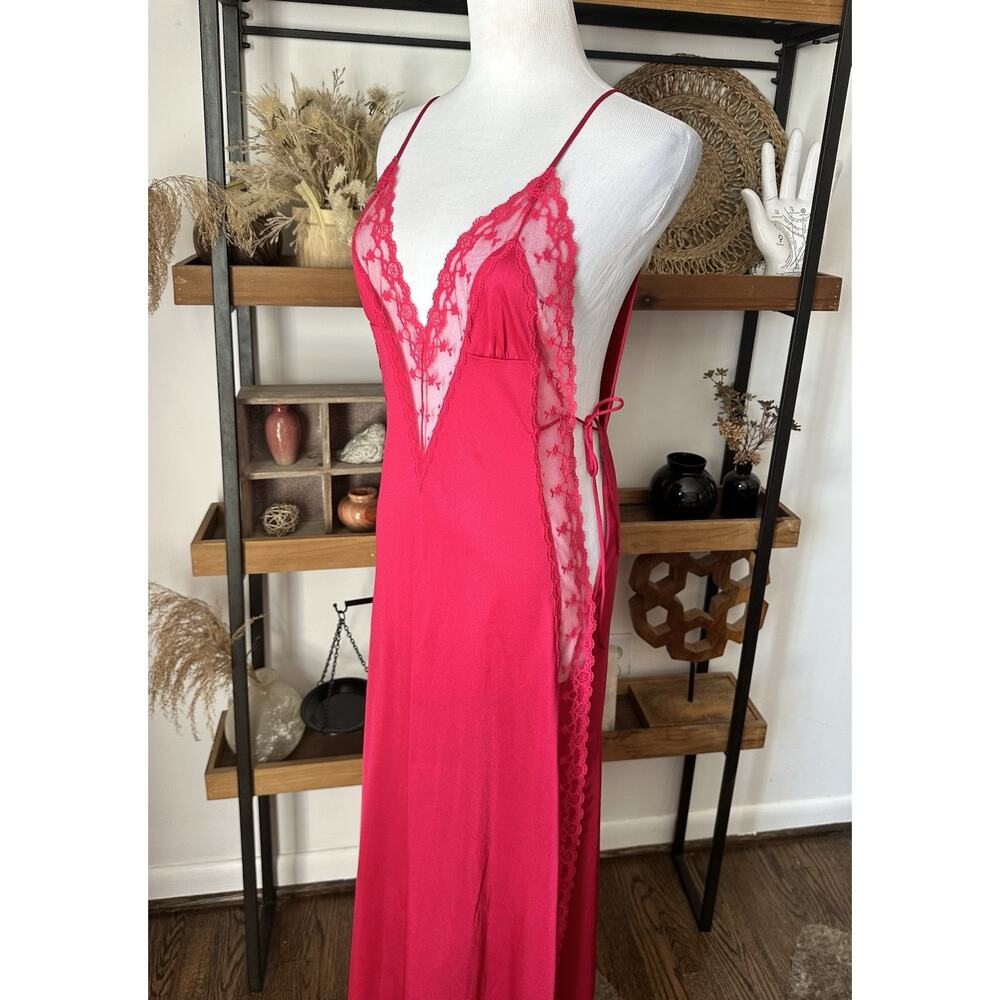 Vintage Kayser Size Medium Pink 100% Nylon Open Side Lace Full Length Nightgown